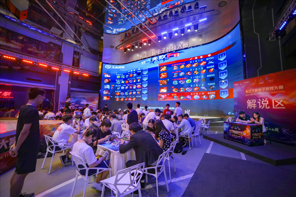 LNG分享昨日不敌JDG赛后返图：重整旗鼓 战至终章 还有败者组